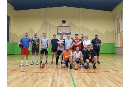 🏀игра на Яхтенной (м.Коменда) 2 часа пн