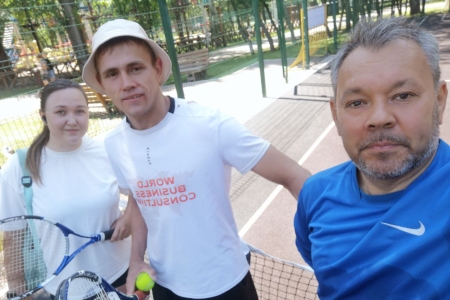 Тренировка с тренером по большому теннису