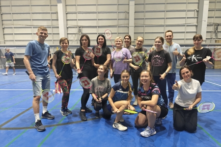 С тренерами Артемом Скуковским и Ликой Грейлих для Д и Е (начальный). Раздевалки в зале