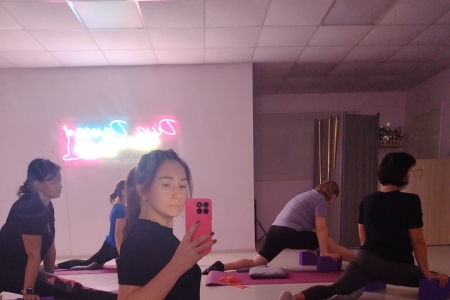 Групповая тренировка по растяжке